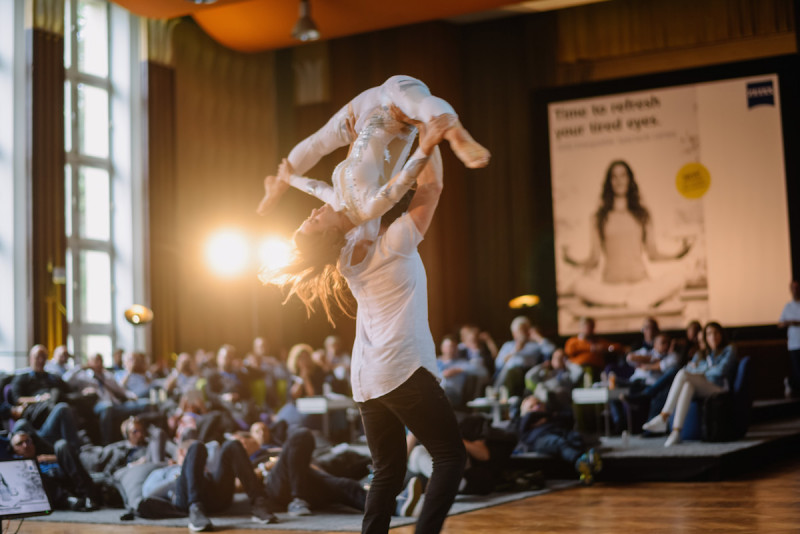 Partnerakrobatik Adagio für Zeiss Event