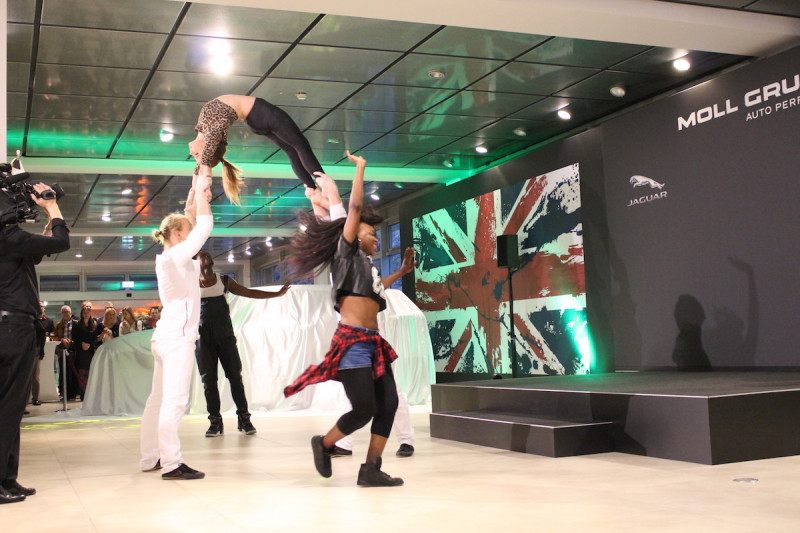 Dance Show zu Jaguar Fahrzeug Enthüllung