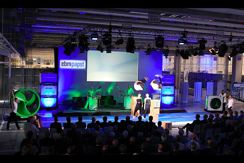 Airtrack Sprungshow mit Kisten