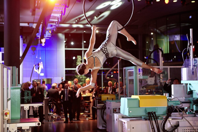 Luftring Show in Firmengebäude