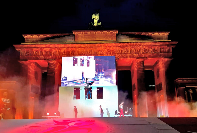 Trampolin Show am Brandenburger Tor