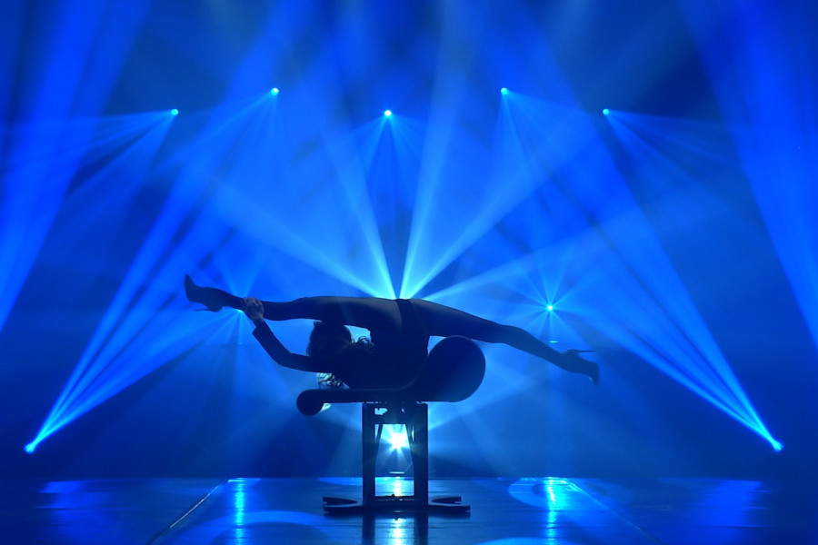 anmutige Gala Artistin