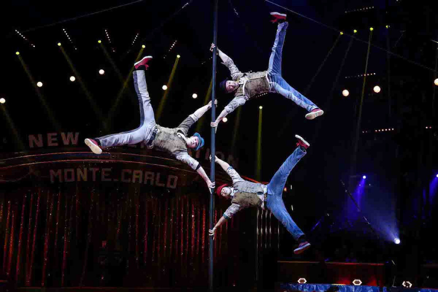 Trio Chinese Pole Act