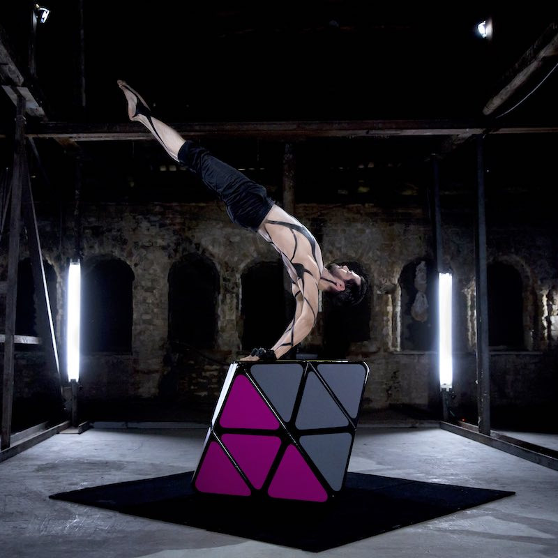 Handstand Cube Act
