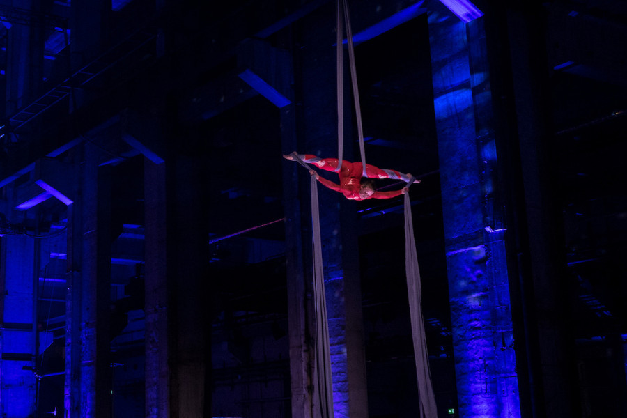 Tuchakrobatik im Heizwerk Berlin