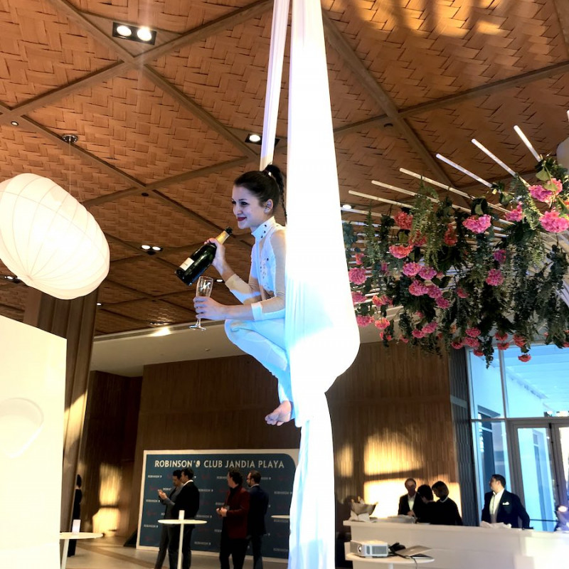 Luft Kellnerin am Tuch