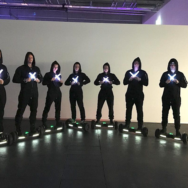 Team Hoverboard Walk Acts für Einlass