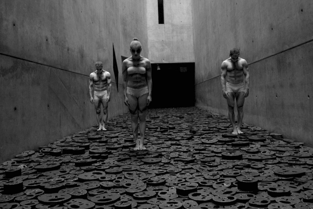 dunkler Fotoshoot im Museum Berlin